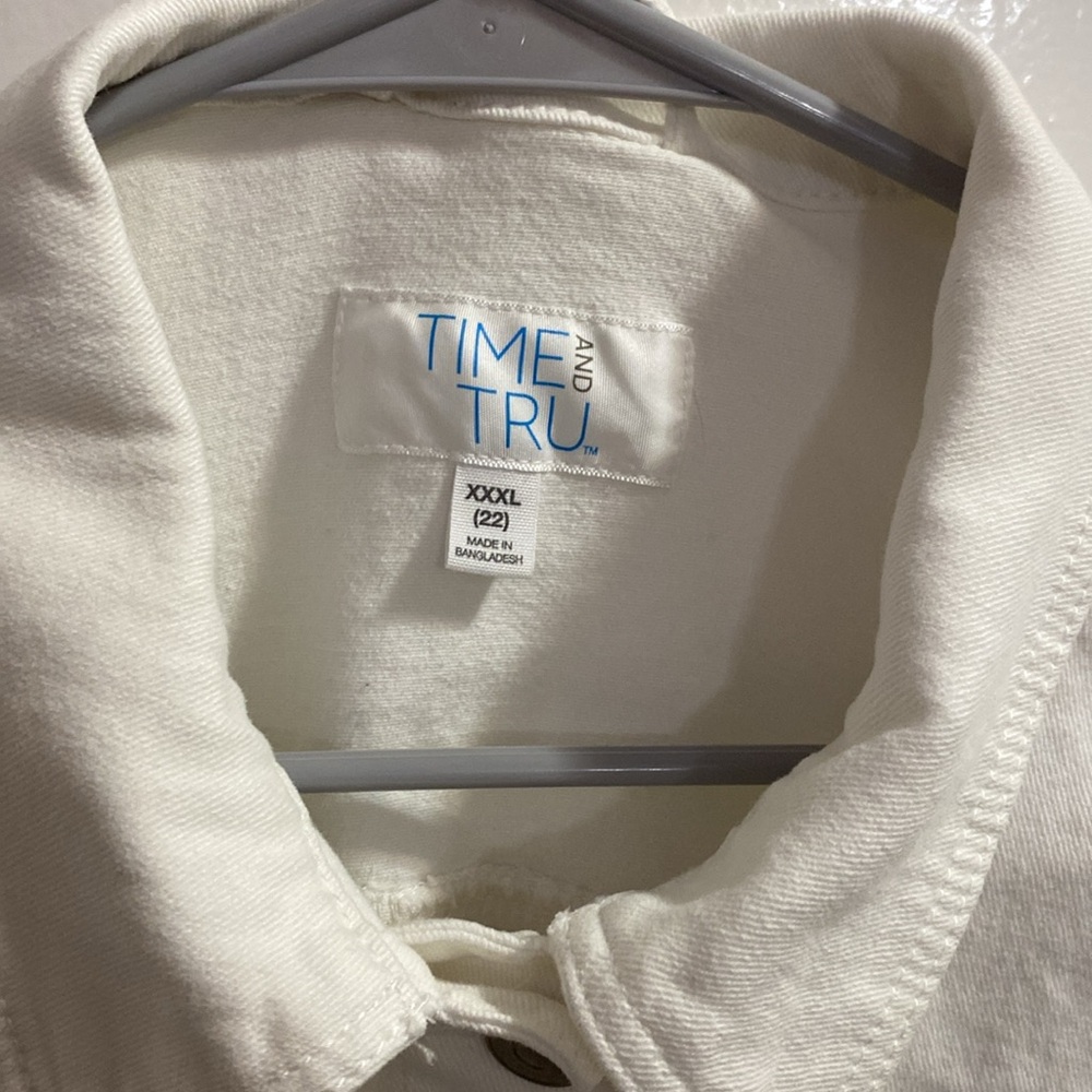 Women's White Denim Jacket - Picture 6 of 13